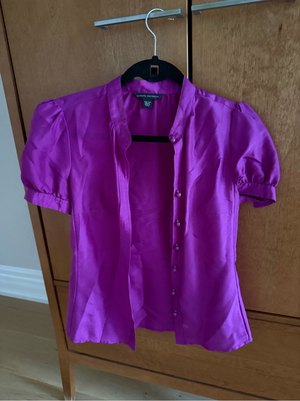 Banana Republic Fuchsia Satin Short-Sleeve Button Front Blouse